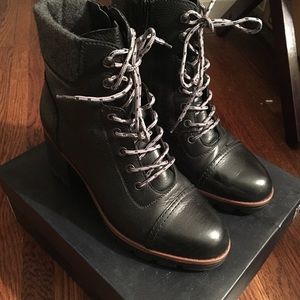 Naturalizer Varuna All weather booties, waterproof